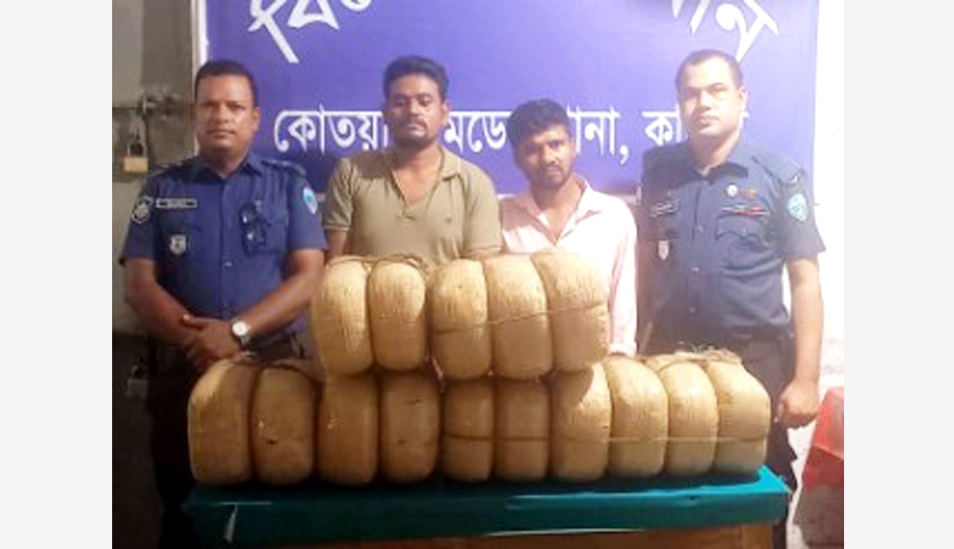 কুমিল্লায় গাঁজা ও ১টি অটোরিক্সাসহ গ্রেফতার ২